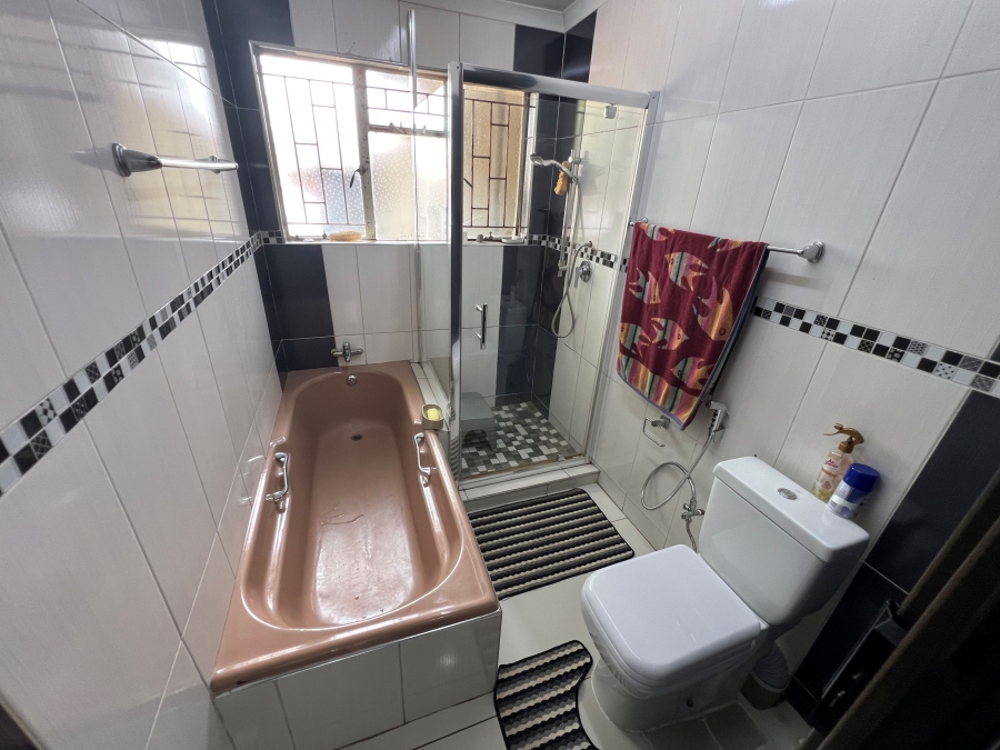 6 Bedroom Property for Sale in Irene Park North West